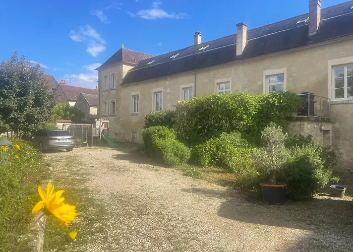 Logis Hostellerie Des Clos Et Restaurant Bistrot Des Grands Crus Et Maison De La Tour Chablis